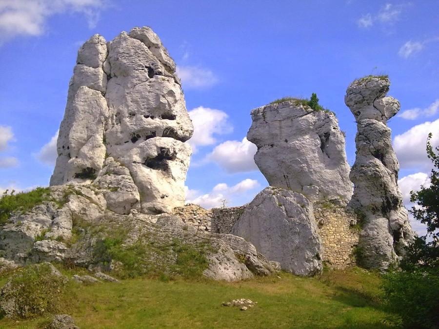 Ostańce wapienne w Ogrodzieńcu.