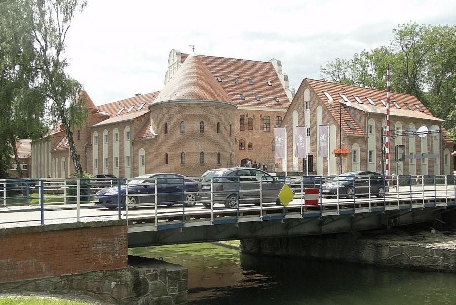 Zamek od strony mostu przesuwnego