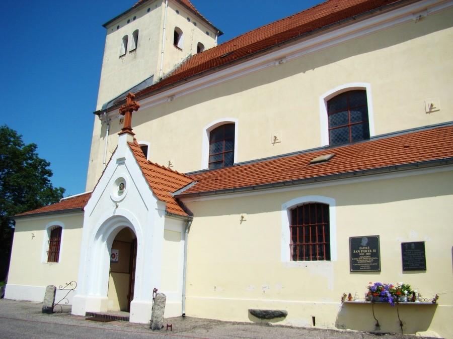 Kościół św. Marcina w Kotli pochodzi z pocz. XIV w.