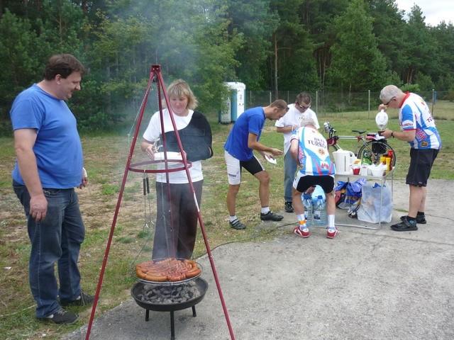Ania i Adam byli odpowiedzialni za kiełbaski:)