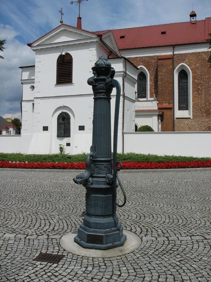 Tarczyn - zabytkowa pompa