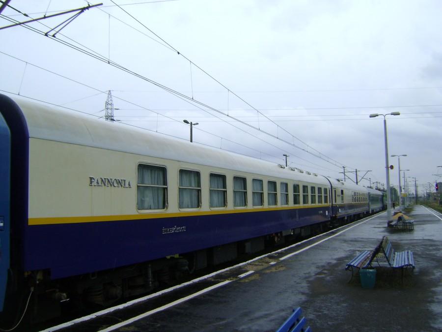 Specjalny pociąg pasażerski na stacji Tomaszów Maz