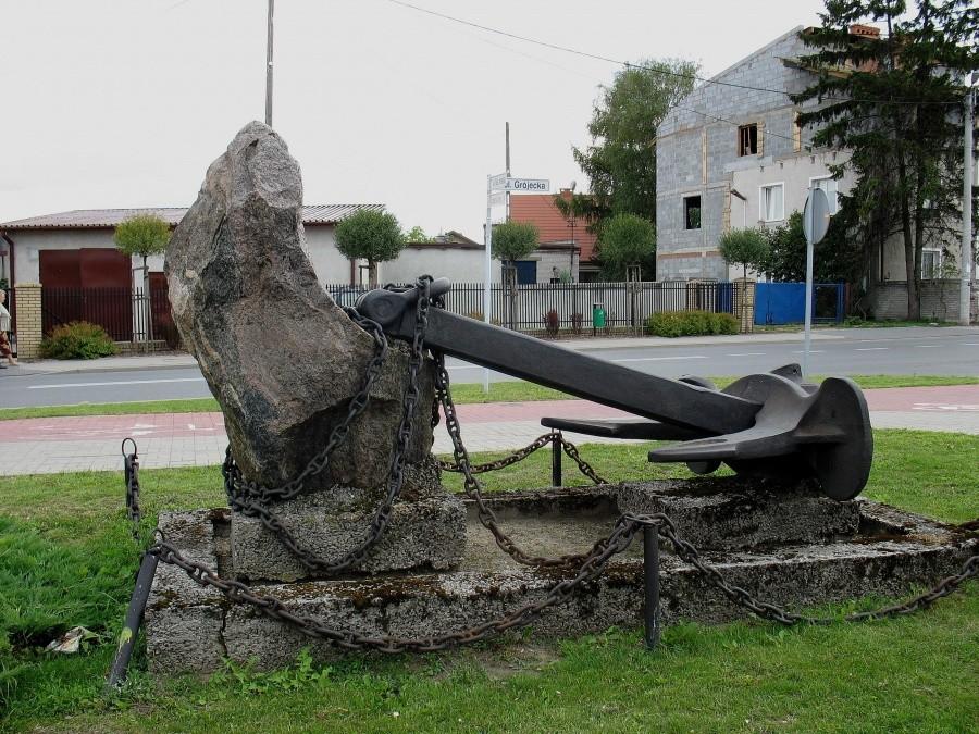 Warka - pomnik, Kotwica