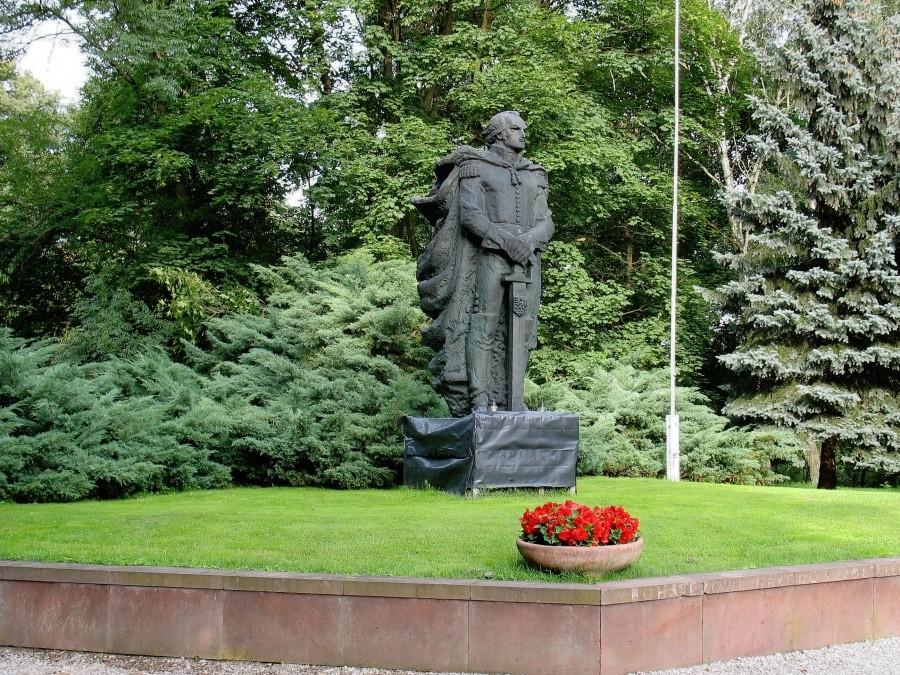 Warka - pomnik Pułaskiego