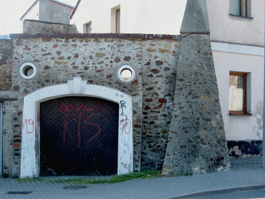 Przedbórz - fragment muru zamkowego z XVII w