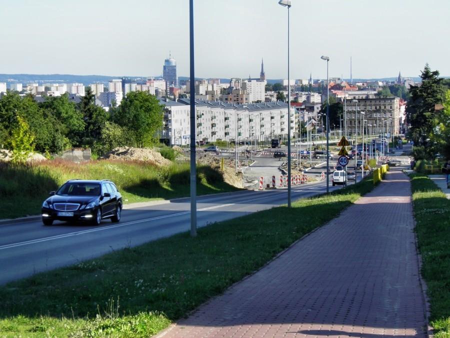 Ulicą Duńską w dół od Warszewa do Niebuszewa i to ścieżką rowerową.