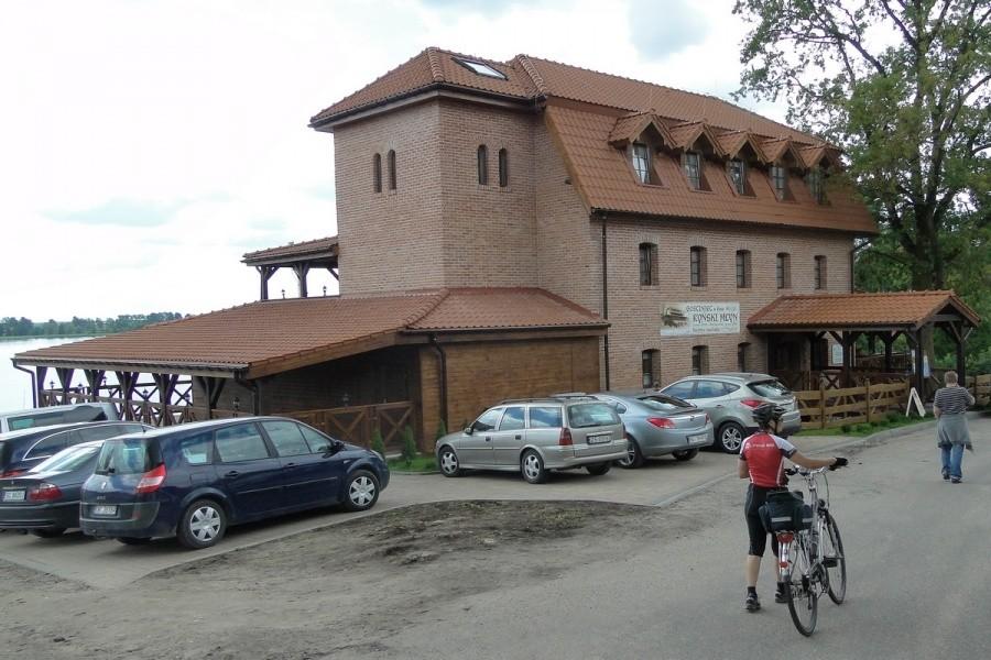 Stary młyn wodny w Rynie przerobiony na restaurację