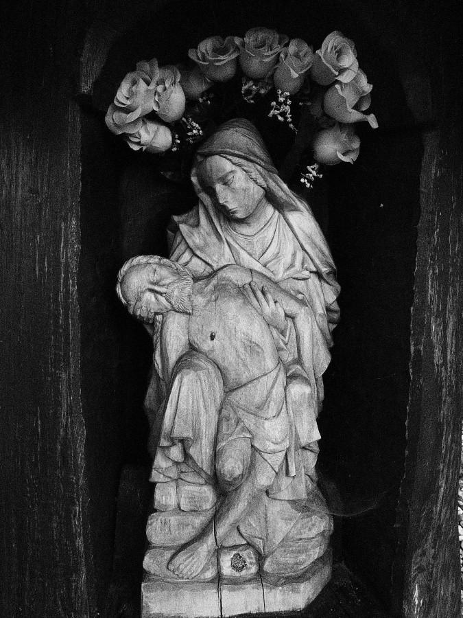Pieta z przydrożnej kapliczki
