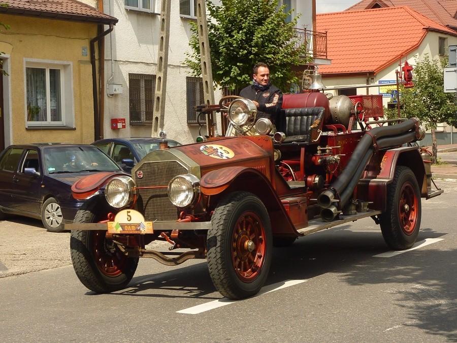 Niektóre maszyny robią wrażenie... Tu wóz strażacki American LaFrance