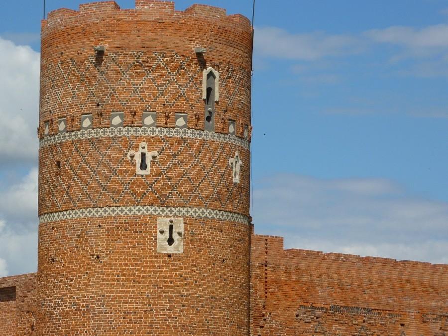 Wieża świeżo wyremontowanego zamku w Ciechanowie