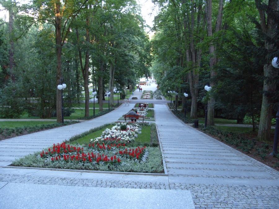 Polanica, deptak, park zdrojowy Ryjek gdzieś się zapodział.