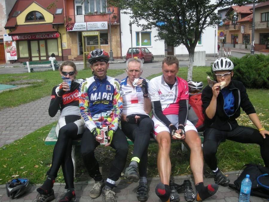 Peta Orbita 2012 - Szczekociny (236 km) czołówka 5 osobowa na postoju
