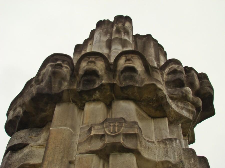 Fragment Pomnika bojowników o wyzwolenie narodowe i społeczne. Kielce, Kadzielnia