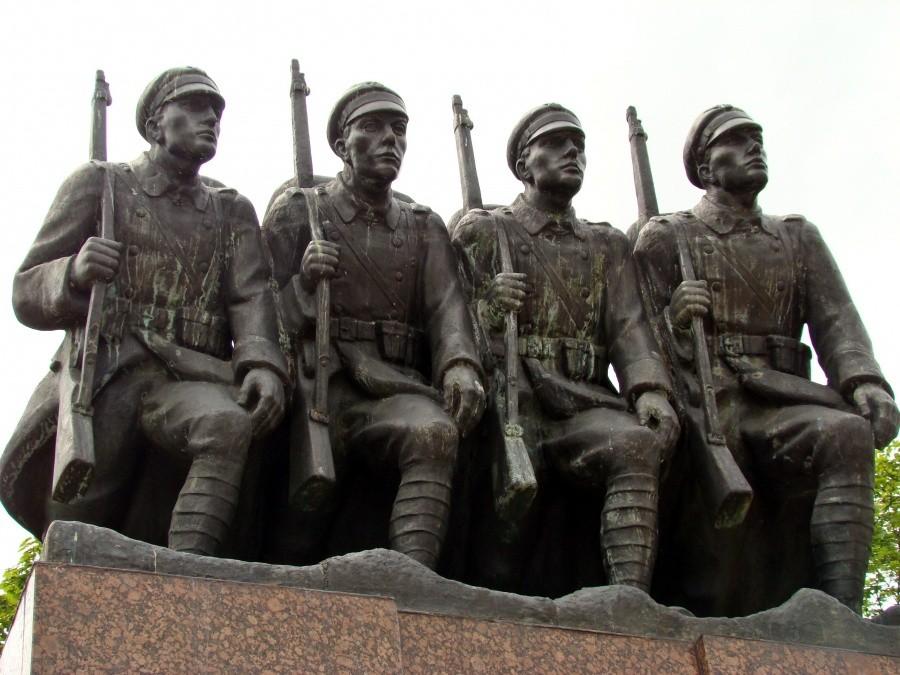 Pomnik Legionów tzw. "czwórka kielecka" na pl. Piłsudskiego w Kielcach
