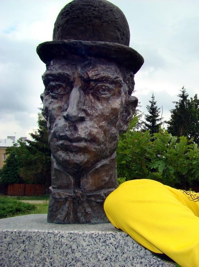 Popiersie Franza Kafki w Alei Sław w Kielcach