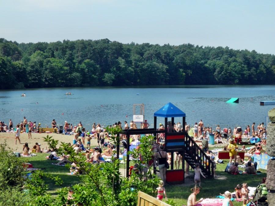 To samo jezioro Głębokie z tłumem plażowiczów - lipiec , upał 30 stopni C.