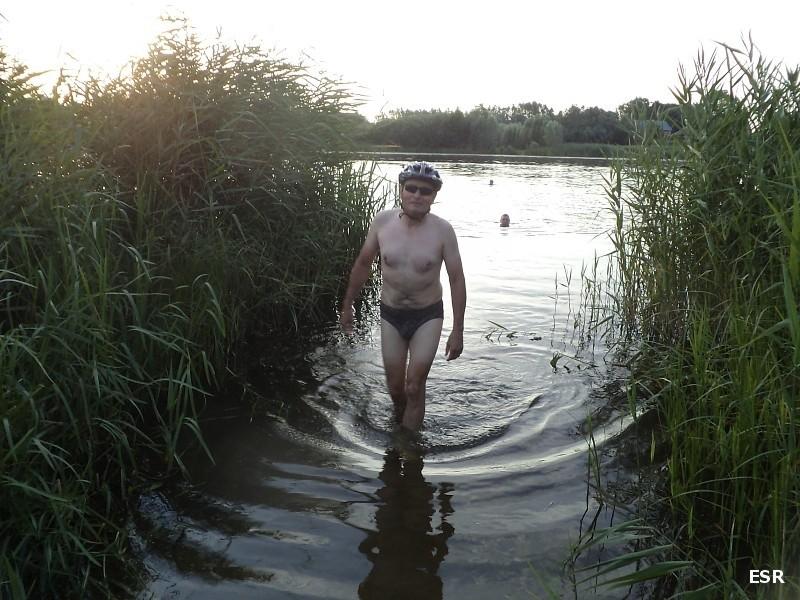 Wodnik Jurek po kąpieli w kasku