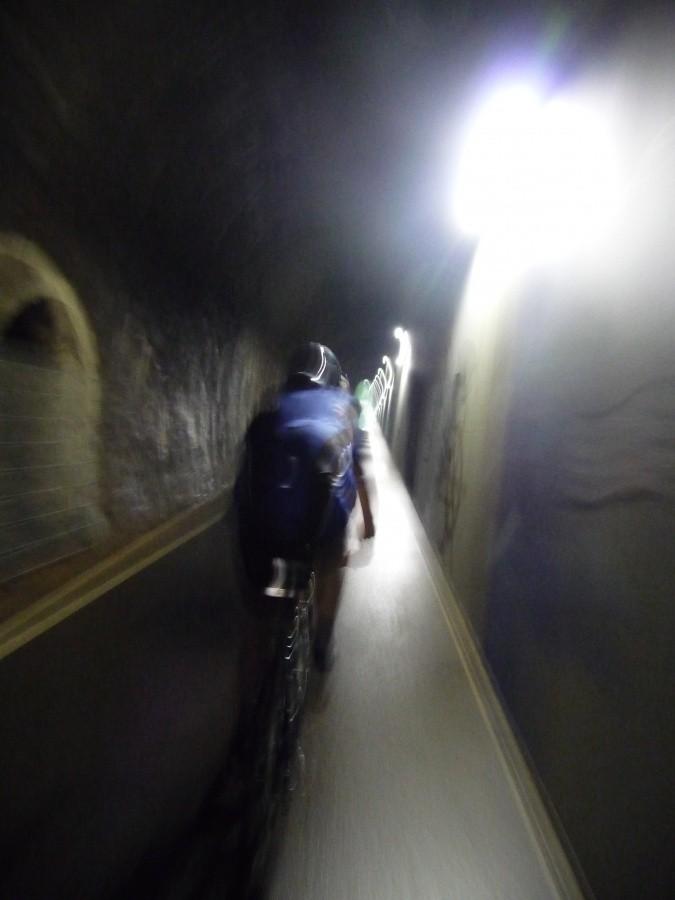 Runda Lennep-Wipperfürth - w tunelu