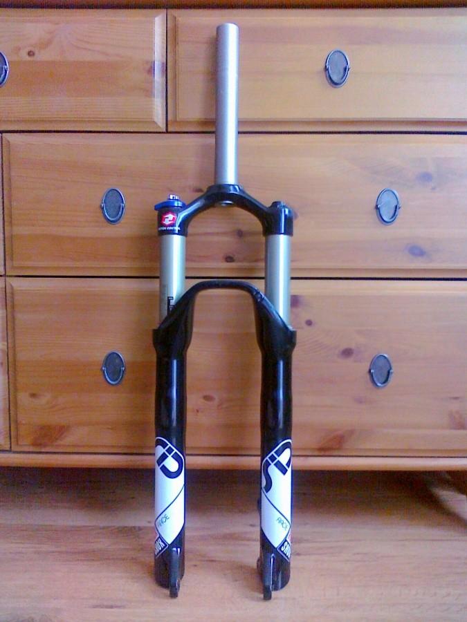 Nowy sztuciec: Rock Shox SID Race.