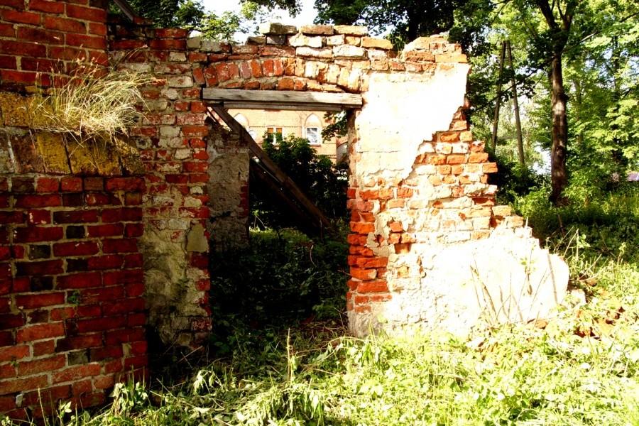 Pozostałości zakrysti w kościele pw. Św. Szymona i Judy Apostołów w Gnojewie