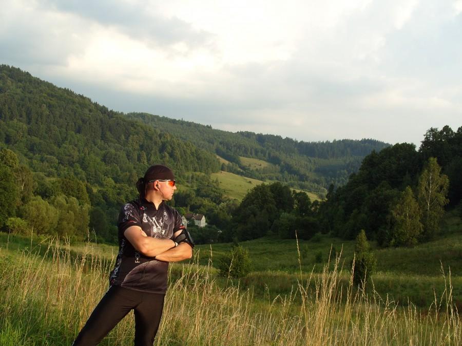 Panorama na Droszków ale jakiś goguś jak zwykle wskoczył mi pod aparat ;)).