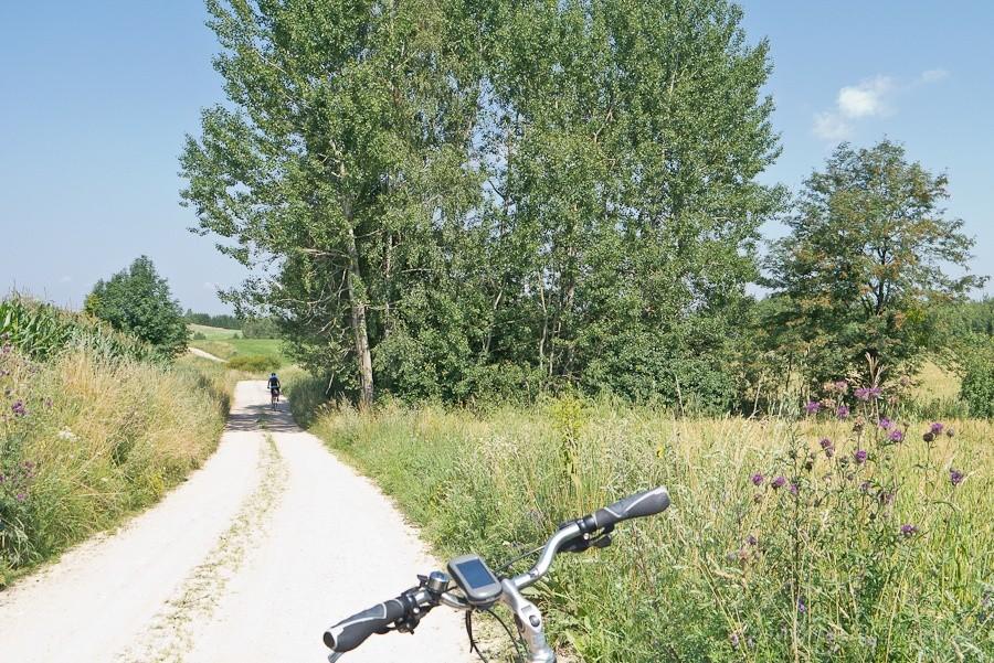 żle się jeździ po takich drogach, ale malowniczości nie sposób im odmówić