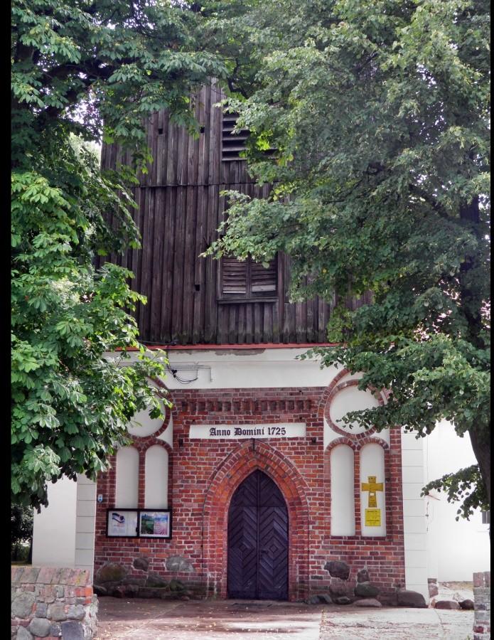 Zabytkowy kościół w dzielnicy Stołczyn przy ulicy Nehringa.