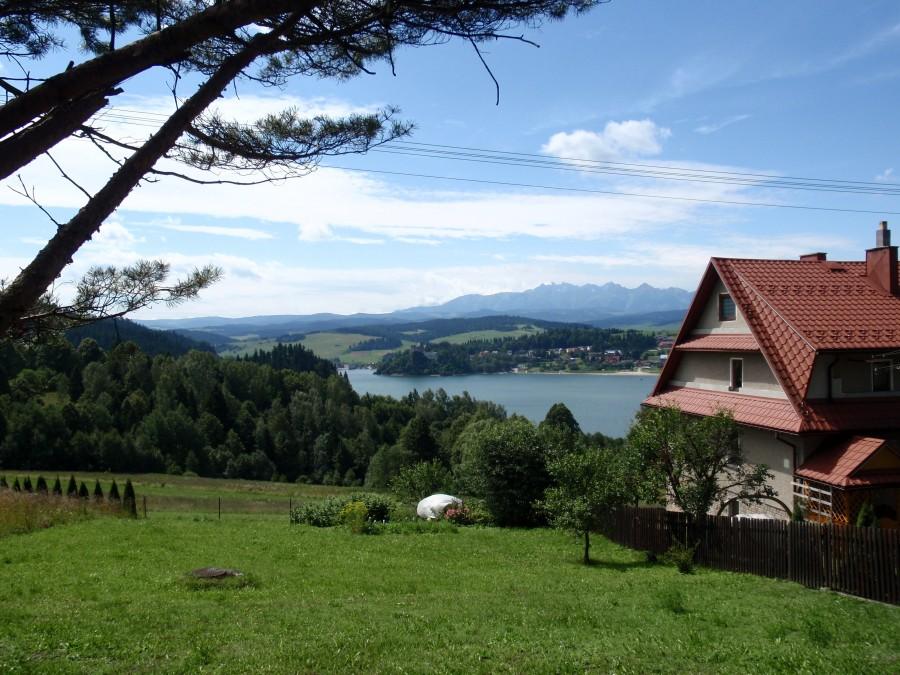 Zalew, Niedzica, w tle Tatry