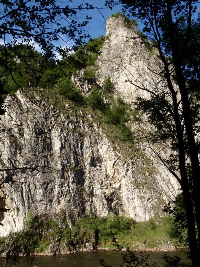 Skaliste zbocza nad Dunajcem