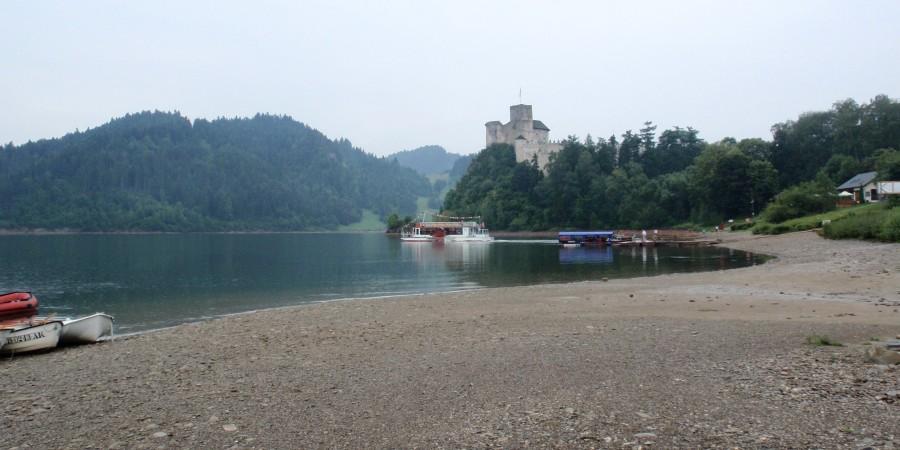 Deszcz nad Jeziorem Czorsztyńskim
