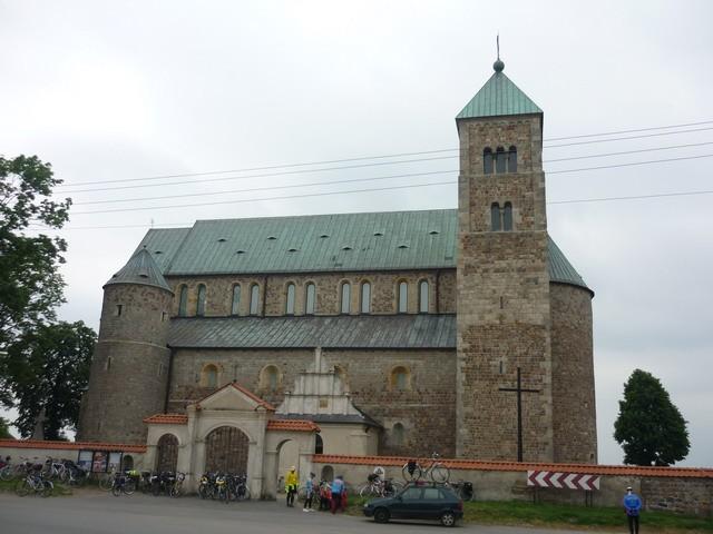 Romańska archikolegiata w Tumie