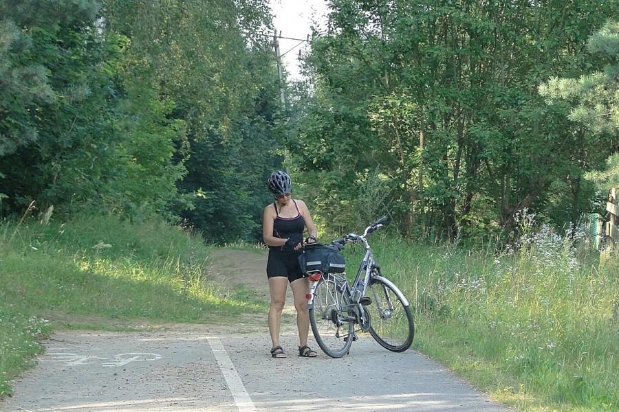 Po czterystu matrach koniec drogi i leśny piach