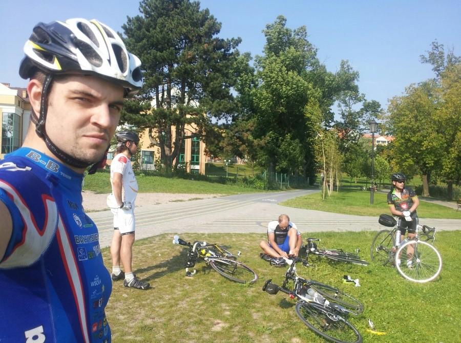na plaży w Ełku - Marcin, Maciek, Czarek i ja