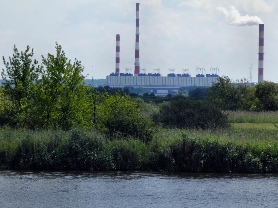 Kominy Zakładów Energetycznych "Dolna Odra" - widok z Mescherin.