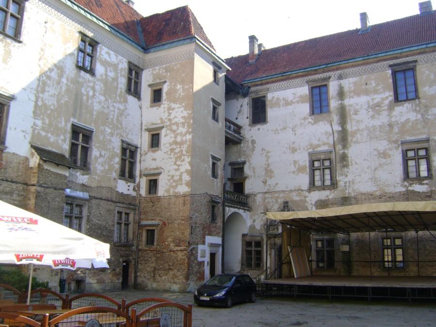 Dziedziniec zamku w Szydłowcu