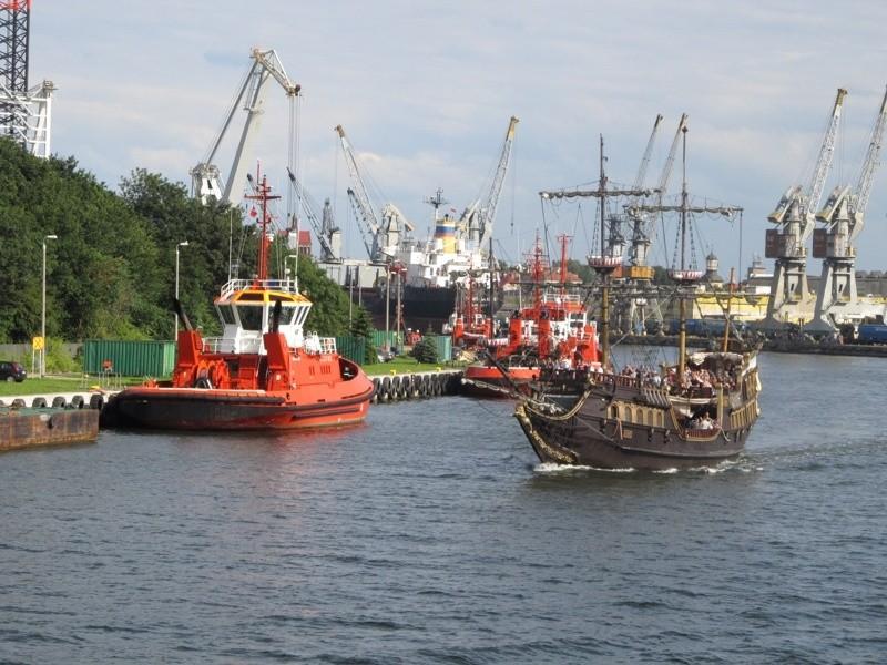 Gdańsk - wejście do portu