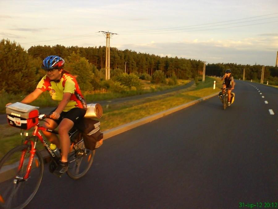 Kosma100 i człowiek-TIR w świetle dochodzącego słońca ;)