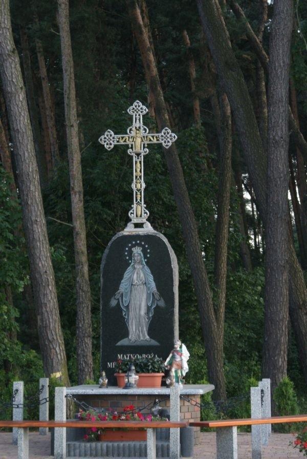 kapliczka w Wąwale na szlaku rowerowym