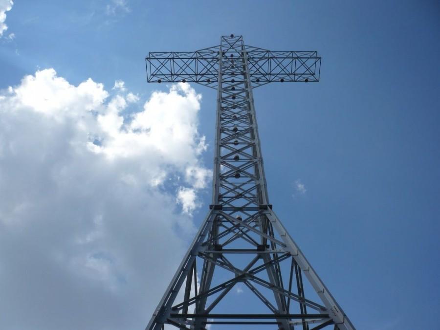 Krzyż stoi chociaż kręci się świat