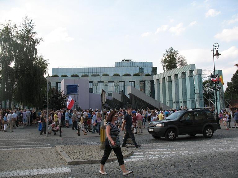 pomnik Powstania Warszawskiego 7 minut przed godziną W
