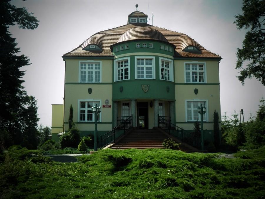 Nadleśnictwo Trzebież - pałac w Zalesiu, gdzie mieszczą się biura.