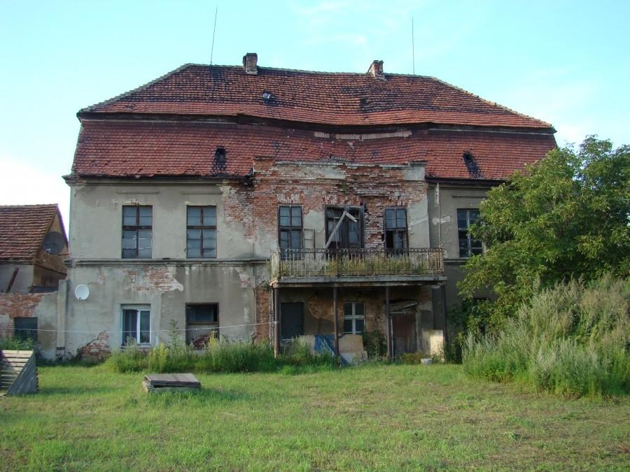 Dwór w Słoćwinie, powiat głogowski, woj. dolnośląskie.
