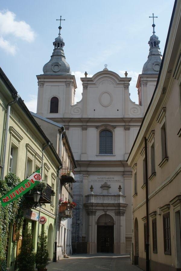 Sanktuarium Matki Bożej Trybunalskiej w Piotrkowie Trybunalskim, wnętrze jest piękne.