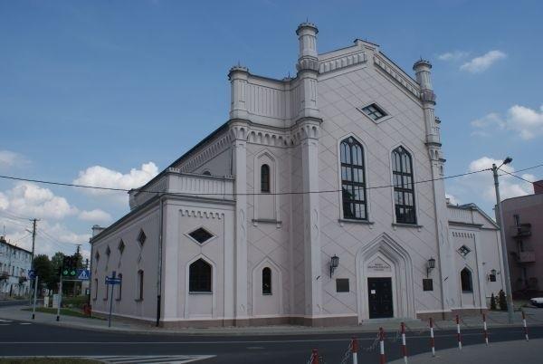 Zespół osiemnastowiecznych synagog w Piotrkowie, obecnie mieści się tutaj Miejska Biblioteka Publiczna