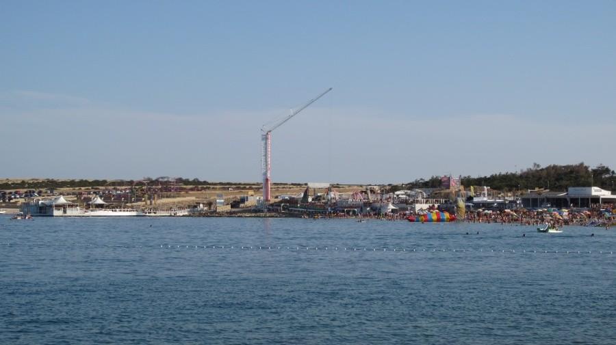 Plaża Zrce - jest rollercaster i bungee-jumping