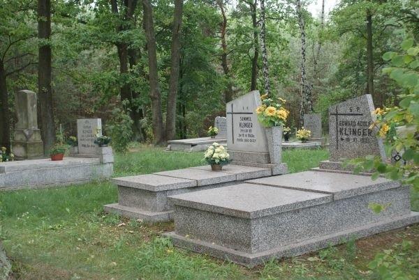 mogiły we wsi Stanisławów Lipski
