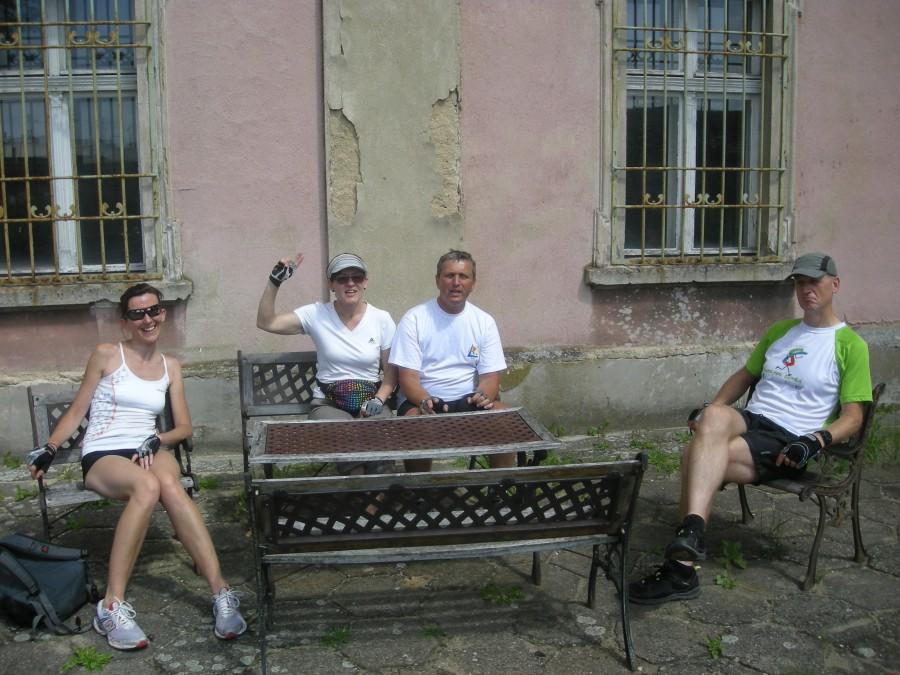 Pod pałacem w Wędzinie.