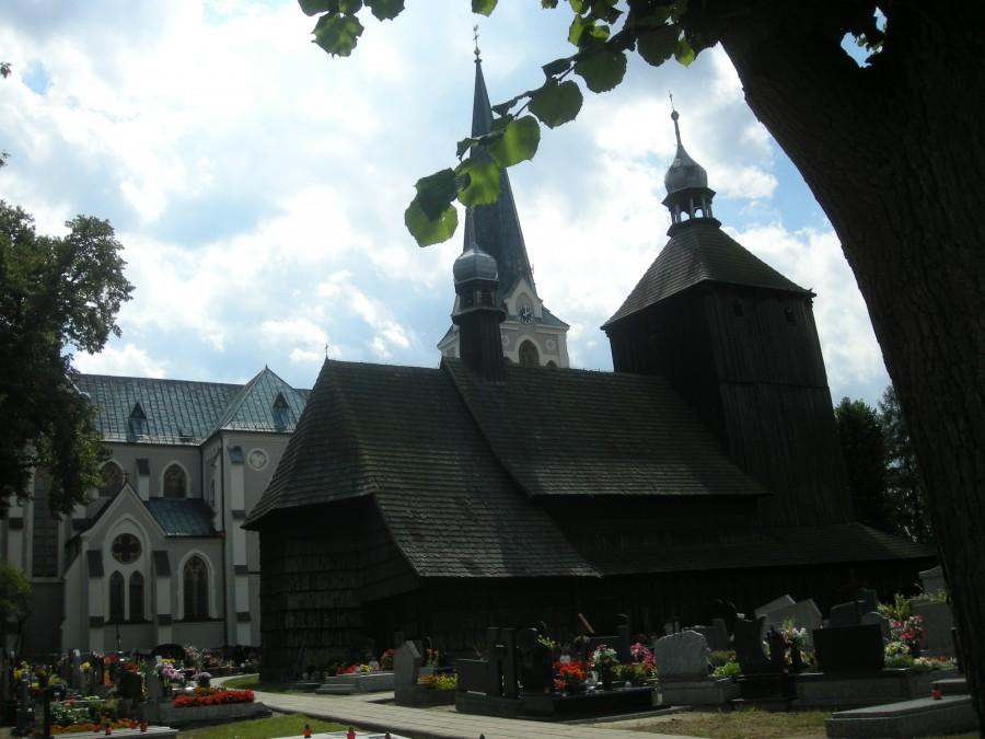 Klasztor Franciszkanów (na drugim planie) w Borkach Wielkich.