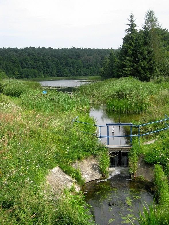 Jezioro Głęboczek we wsi Głęboczek, która kiedyś była miastem.