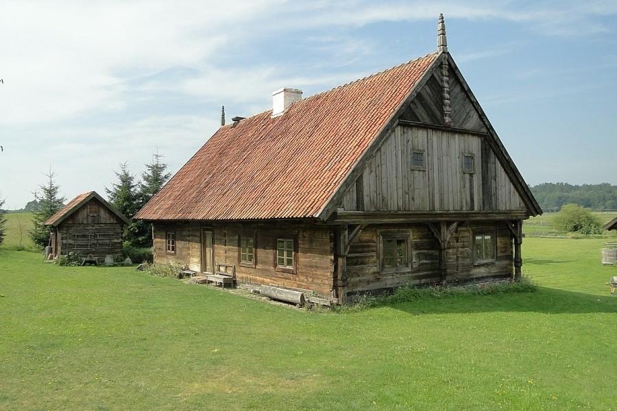 Mazurska chata podcieniowa